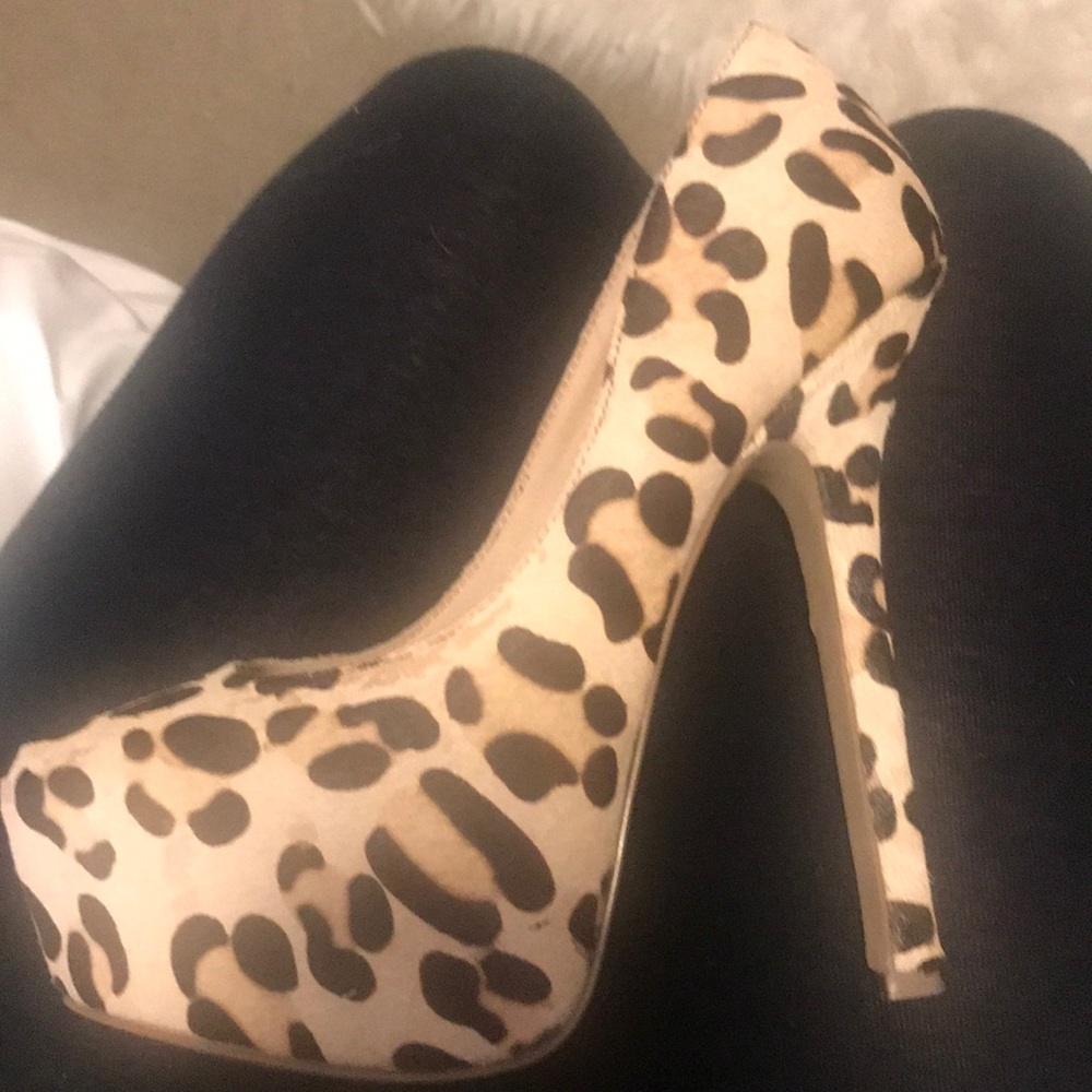 Steve Madden Leopard Pumps
